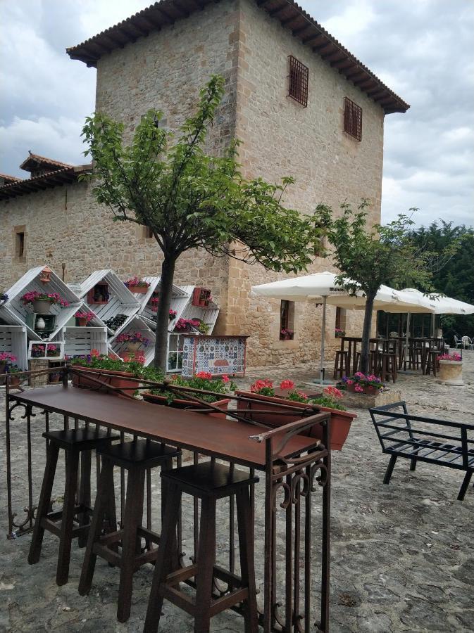 Posada Torre Palacio La Taxuela Villanueva la Lastra Bagian luar foto