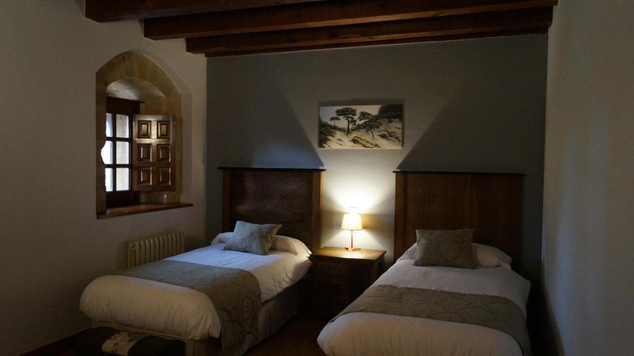 Posada Torre Palacio La Taxuela Villanueva la Lastra Bagian luar foto